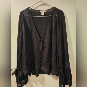 Torrid NWOT Festi Black Lace Trim Bell Sleeve Blouse - Size 2